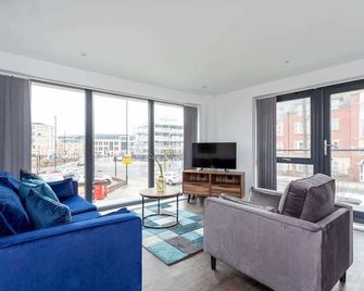 Stayzeni, Ouse Court York Modern 2 Bed Apartment - York - Living room