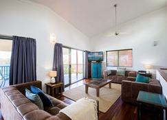 Casuarina Cove 13 on Hamilton Island by HamoRent - Hamilton Island - Living room