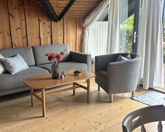 Cozy Summer House With New Kitchen And Bathroom - Karrebæksminde - Wohnzimmer