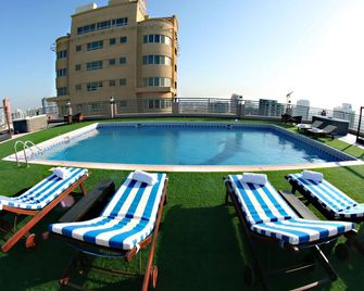 Diva Hotel - Manama - Piscina
