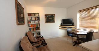 2 Therocklands - Birkenhead - Living room