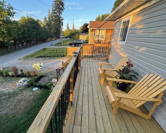 Scugog Island- Lake View & Access!!! Enjoy Your Private Retreat Deeded Access! - Port Perry - Balcon