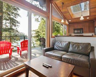 The Cabins at Terrace Beach - Ucluelet - Huiskamer