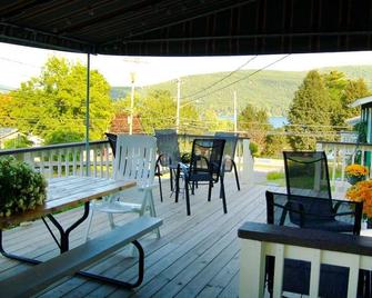 Inn on The Hill - Lake George - Parveke