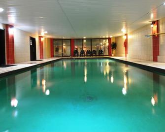 魁北克旅行酒店 - 魁北克 - 魁北克市 - 游泳池