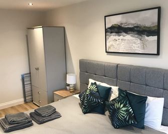 Heart of Henley 1 & 2 Bedroom Apartments - Henley-on-Thames - Bedroom