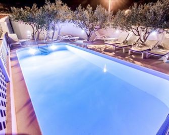 Bol apartments Gospojica - Bol - Piscina