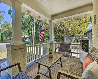 Charming Charlotte Abode with Deck and Fire Pit! - Charlotte - Balcony