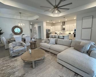 New Pool Home in Ave Maria FL - Immokalee - Sala de estar