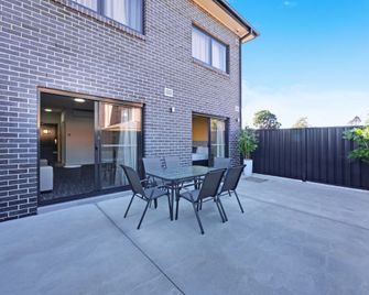 Valuesuites Penrith - Penrith - Innenhof