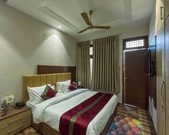 Golden Grove Homestay - Varanasi - Schlafzimmer