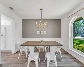 Family-Friendly 4brclose To All Dfw Attractions - Carrollton - Dining room