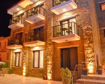 Maslin Otel - Gökçeada - Building