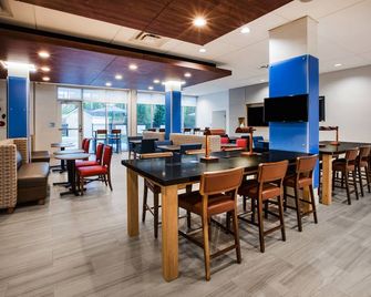 Holiday Inn Express & Suites Canton By IHG - Canton