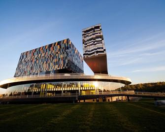 بامير تين شان هوتل - موسكو - مبنى