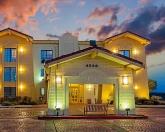 La Quinta Inn by Wyndham Santa Fe - Santa Fe - Bâtiment