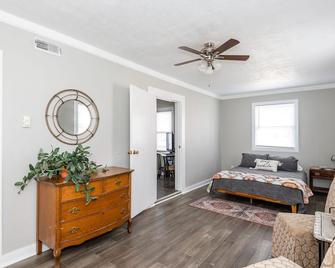 Stable Time - Wilmington - Bedroom
