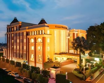 Grand Wahid Hotel Salatiga - Salatiga - Building