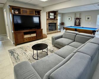 Lake Vista 5/4 for 12+Jacuzzi-Pooltable-Kayak - Lake Placid - Huiskamer