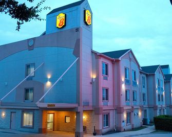 Super 8 By Wyndham Irving/Dfw Apt/North - אירווינג - בניין