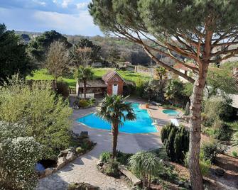 Hotel Le Manoir De La Barbacane - Tiffauges - Piscina