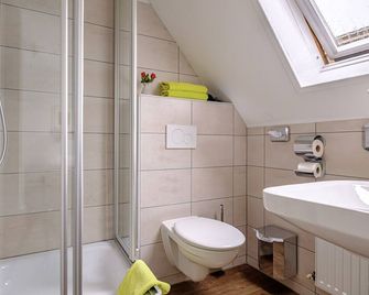 also-Hotel an der Hardt - Wuppertal - Baño