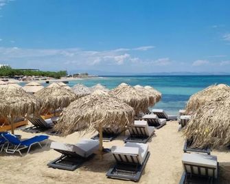 Alexandra - Skala - Strand