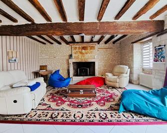 Maison familiale proche Richelieu avec piscine - Cheillé - Sala de estar
