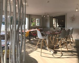 Kyriad Lyon Est - Bron Eurexpo Le Cottage - Bron - Dining room