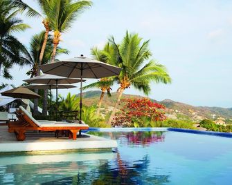 This Resort & Location Is Simply Heaven ! - איקסטפה זיהואטנחו - בריכה