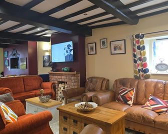 Twin room - The Unicorn Hotel - Llanidloes - Lounge