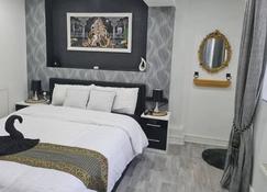 Private En-suite With Free Parking & Breakfast - Cardiff - Bedroom