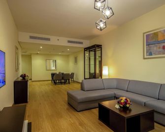 Time Ruby Hotel Apartment - Sharjah - Living room