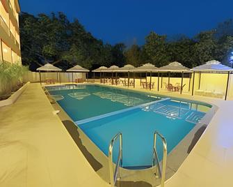 Grand Goa Exotica Hotel - Penha de França - Piscina