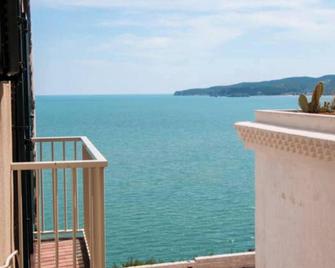 Romantic Apartment in Vieste - 40 m² with Sea View - Vieste - Balcon
