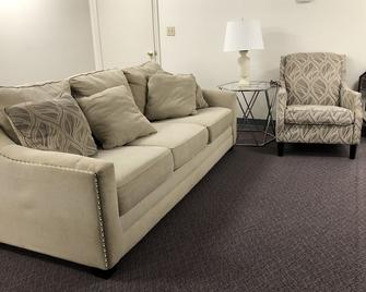 'Loft in the Boro!' Perfect for One - Scottsboro
