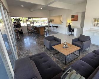 Town Place Studio Apartment - Snyder - Receptie