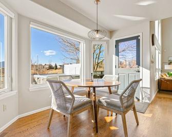 Beautiful views of the front range, and ample space to host large groups - Colorado Springs