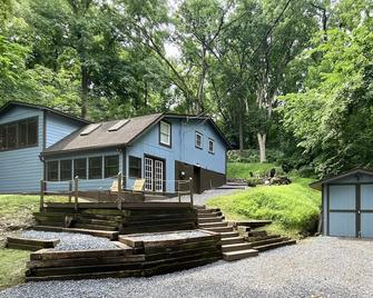 Waterfront Retreat on the Shenandoah River 7 miles from National Park - Front Royal - Building