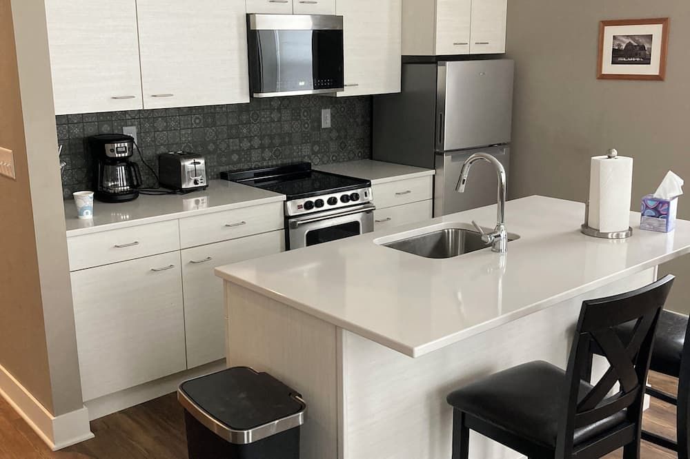 Renovated 1-bedroom 2nd floor apartment in downtown Creston