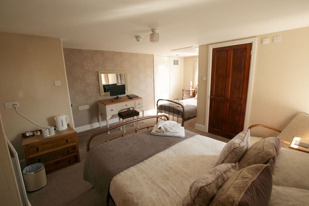 Fitzwarine House - Oswestry - Quarto