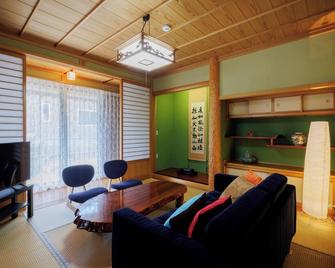 Ryo Hot Spring Villa Zao Sansuien Gaia Resort / Kattagun Miyagi - Zao - Living room