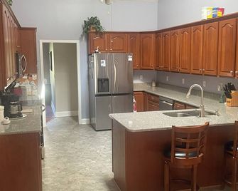 Central Tellico Village house with WiFi, AC on serene small cul-de-sac location - Loudon - Cocina