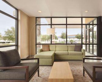 University Hotel - Davis Area By IHG - Dixon - Area lounge