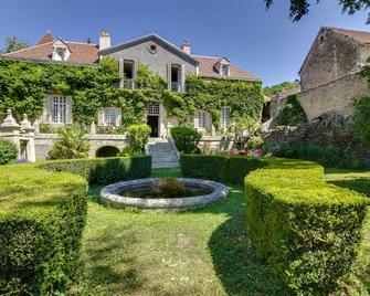 Small castle in the heart of Burgundy, swimming pool, panoramic view - Hauteroche - Edificio