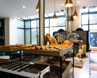 Best Western Rives de Paris La Defense - Courbevoie - Buffet