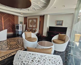 Famous Maple Hotel - Mabalacat - Lobby