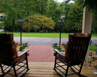 Brookside Mountain Mist Inn - Waynesville - Terasa
