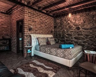 Twelve Hummingbirds Andes Retreat - Paute - Habitación