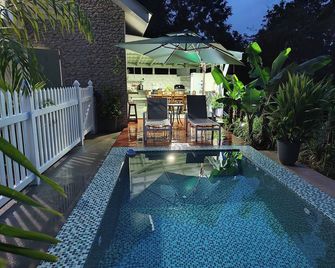 Solea Self Catering - Victoria - Piscina